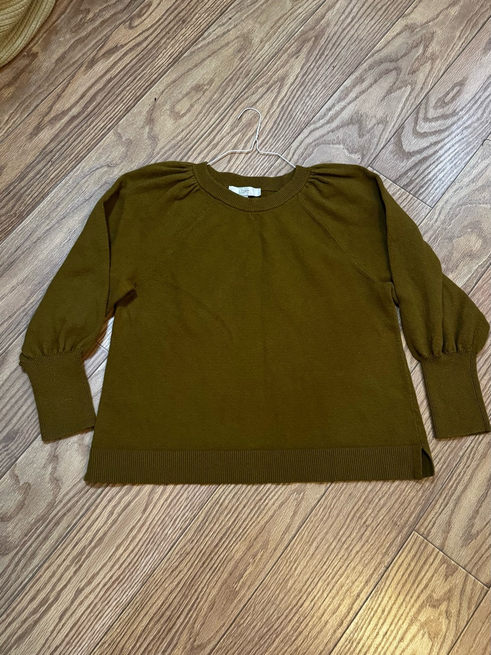 LOFT Women's Long Sleeve Olive Green Sweater Size Large